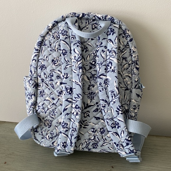Vera Bradley Small Backpack Perennials Gray NWT - Picture 5 of 7